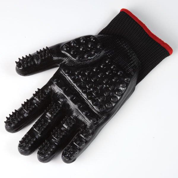 Patent pet shedding outlet & grooming glove